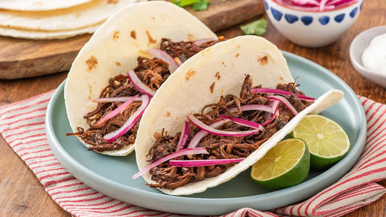 Tacos de carne mechada Mission